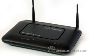 Router Comtrend VG-8050 de Movistar, negro con sus dos antenas