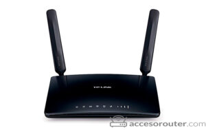 Flybox 4G MR200 V1 de Orange, router negro con sus dos antenas