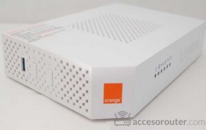 Livebox 2.1 de Orange, blanco con el logotipo naranja, visto en perspectiva