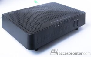 Livebox Fibra de Orange, la caja negra plana con la tapa perforada