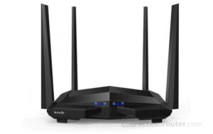 Router Tenda AC10U negro con sus cuatro antenas